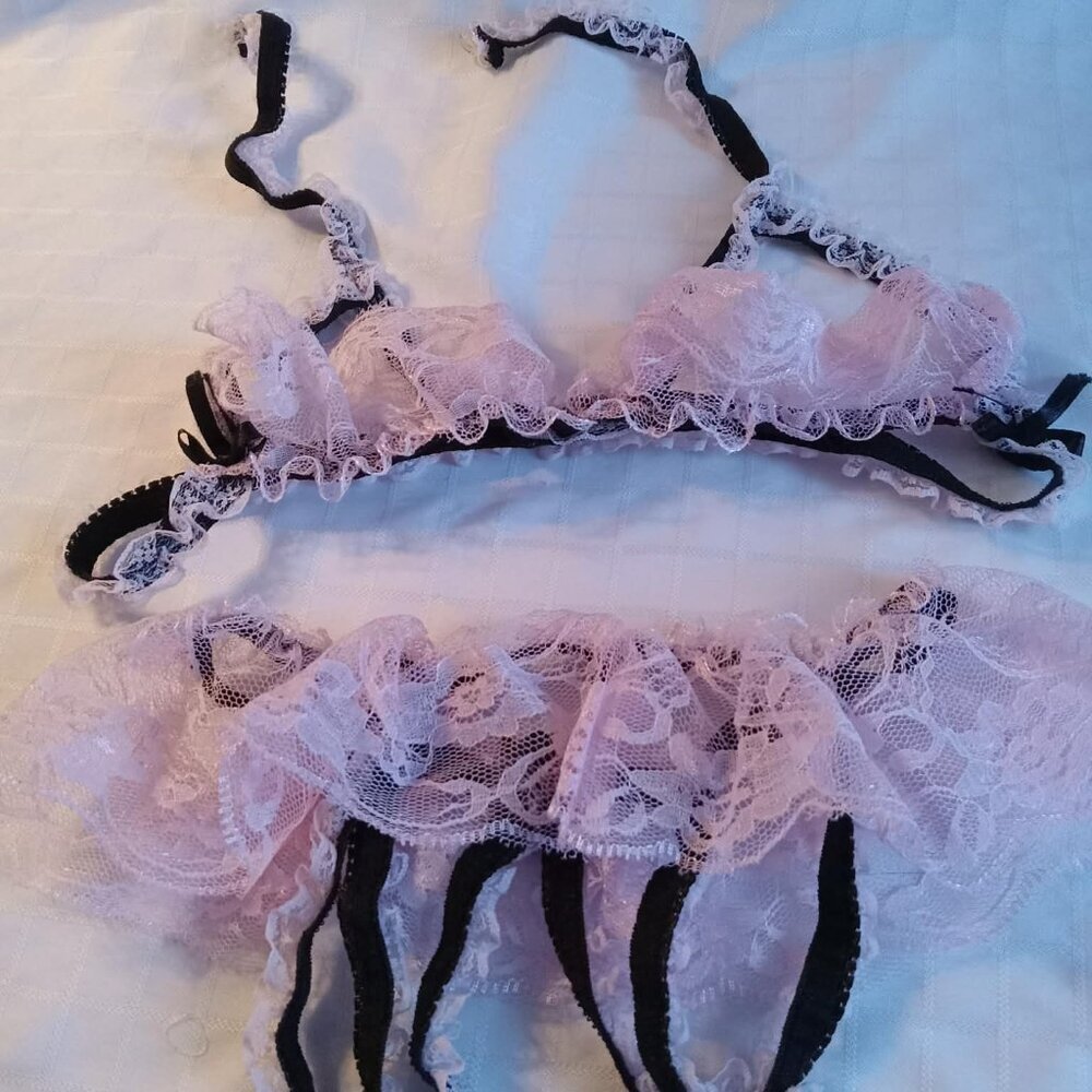 Hello! Mama mia! Pretty pink stretch lace negligee with several parts uncovered